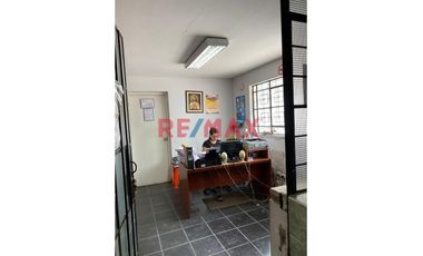 Amplio Local Comercial, Industrial En Excelente Ubicación