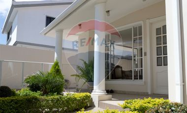 CASA DE VENTA EN LA QUINTA - IBARRA