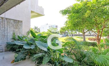 Casa en Venta en Cancún en Laguna Puerto Cancún con Alberca y Rooftop