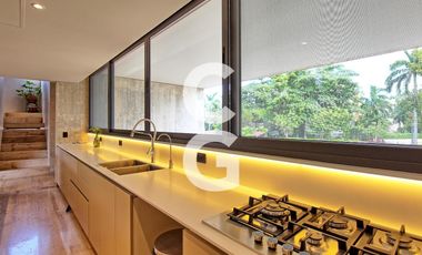 Casa en Venta en Cancún en Laguna Puerto Cancún con Alberca y Rooftop