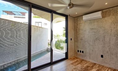 Casa en Venta en Cancún en Laguna Puerto Cancún con Alberca y Rooftop