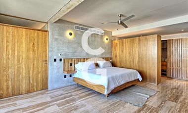 Casa en Venta en Cancún en Laguna Puerto Cancún con Alberca y Rooftop