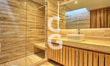 Casa en Venta en Cancún en Laguna Puerto Cancún con Alberca y Rooftop