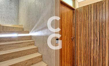 Casa en Venta en Cancún en Laguna Puerto Cancún con Alberca y Rooftop