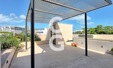 Casa en Venta en Cancún en Laguna Puerto Cancún con Alberca y Rooftop