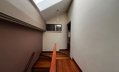 🏡 Casa en Renta de 5 Dormitorios muy amplia por la Av. Loja y Av. 10 de Agosto🏡