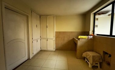 🏡 Casa en Renta de 5 Dormitorios muy amplia por la Av. Loja y Av. 10 de Agosto🏡