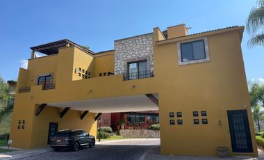 Espectacular residencia en venta en San Miguel de Allende, fracc. Privado, acceso controlados, única en su tipo, 5 recámaras, alberca, etc.