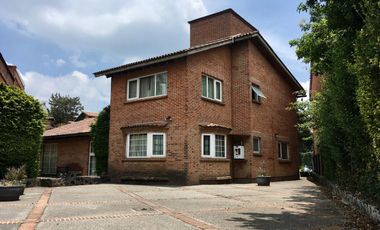 PRECIOSA CASA EN CLUB HIPICO ACOPILCO, CUAJIMALPA, SUPER PRECIO, $14,000,000.00 PESOS