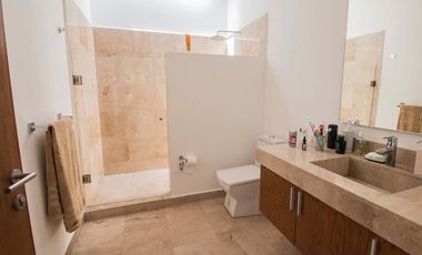 Casa de 3 recámaras y cuarto de servicio en Cumbres del Lago / Juriquilla / Querétaro