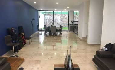 Casa de 3 recámaras y cuarto de servicio en Cumbres del Lago / Juriquilla / Querétaro