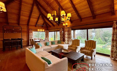 Casa Nueva en Parcela de 5.000 m2, Se vende con Mobiliaria de Lujo, Sector Candelaria, Pucón