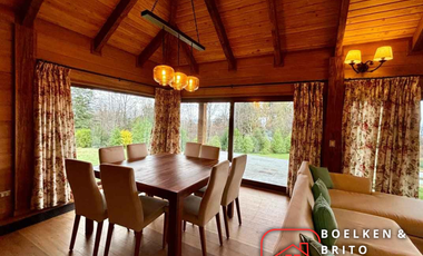 Casa Nueva en Parcela de 5.000 m2, Se vende con Mobiliaria de Lujo, Sector Candelaria, Pucón