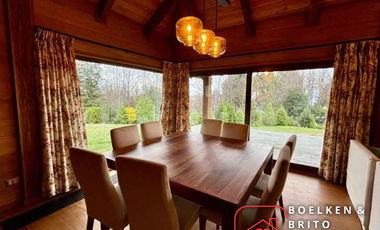 Casa Nueva en Parcela de 5.000 m2, Se vende con Mobiliaria de Lujo, Sector Candelaria, Pucón