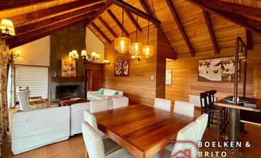 Casa Nueva en Parcela de 5.000 m2, Se vende con Mobiliaria de Lujo, Sector Candelaria, Pucón