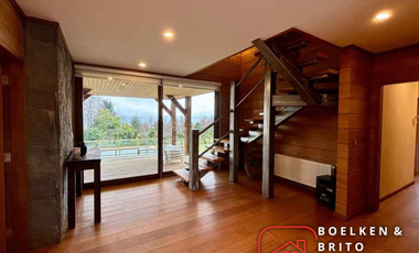 Casa Nueva en Parcela de 5.000 m2, Se vende con Mobiliaria de Lujo, Sector Candelaria, Pucón