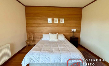 Casa Nueva en Parcela de 5.000 m2, Se vende con Mobiliaria de Lujo, Sector Candelaria, Pucón