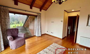 Casa Nueva en Parcela de 5.000 m2, Se vende con Mobiliaria de Lujo, Sector Candelaria, Pucón