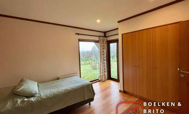 Casa Nueva en Parcela de 5.000 m2, Se vende con Mobiliaria de Lujo, Sector Candelaria, Pucón