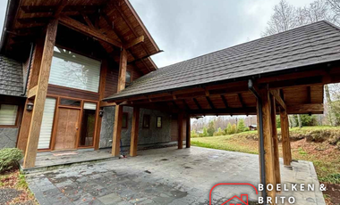 Casa Nueva en Parcela de 5.000 m2, Se vende con Mobiliaria de Lujo, Sector Candelaria, Pucón
