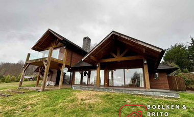 Casa Nueva en Parcela de 5.000 m2, Se vende con Mobiliaria de Lujo, Sector Candelaria, Pucón