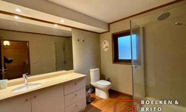 Casa Nueva en Parcela de 5.000 m2, Se vende con Mobiliaria de Lujo, Sector Candelaria, Pucón