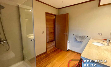 Casa Nueva en Parcela de 5.000 m2, Se vende con Mobiliaria de Lujo, Sector Candelaria, Pucón