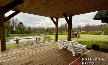Casa Nueva en Parcela de 5.000 m2, Se vende con Mobiliaria de Lujo, Sector Candelaria, Pucón