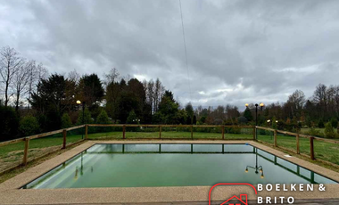 Casa Nueva en Parcela de 5.000 m2, Se vende con Mobiliaria de Lujo, Sector Candelaria, Pucón