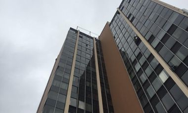 Venta de Oficina   estacionamiento en Edif. Anglo Peruano, a media cdra. del Palacio de Justicia