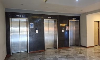 Venta de Oficina   estacionamiento en Edif. Anglo Peruano, a media cdra. del Palacio de Justicia