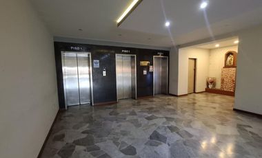 Venta de Oficina   estacionamiento en Edif. Anglo Peruano, a media cdra. del Palacio de Justicia