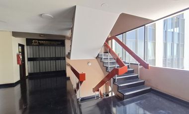 Venta de Oficina   estacionamiento en Edif. Anglo Peruano, a media cdra. del Palacio de Justicia