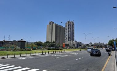 Venta de Oficina   estacionamiento en Edif. Anglo Peruano, a media cdra. del Palacio de Justicia