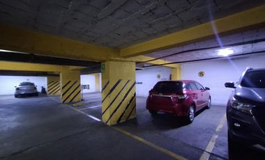 Venta de Oficina   estacionamiento en Edif. Anglo Peruano, a media cdra. del Palacio de Justicia