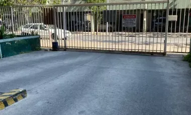 DEPARTAMENTO  3 PISO  -CON ESTACIONAMIENTO - CALLE ARTURO PRAT -  SANTIAGO CENTRO.