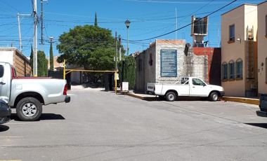 CERCA PREPA NORTE PRIVADA POCAS CASAS  A UNOS PASOS DE AV.SOMBRERETE Y PASEOS DE LA CONSTITUCION CON BUEN MANTENIMIENTO