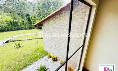 HERMOSA FINCA EN UN LOTE DE 6.060 M2 PLANOS