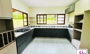 HERMOSA FINCA EN UN LOTE DE 6.060 M2 PLANOS