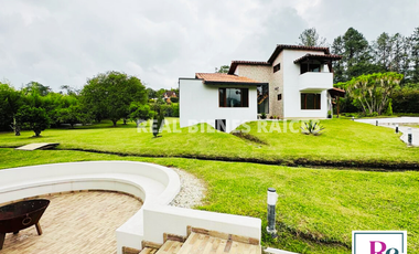 HERMOSA FINCA EN UN LOTE DE 6.060 M2 PLANOS