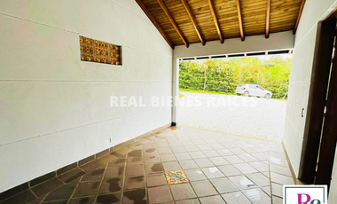 HERMOSA FINCA EN UN LOTE DE 6.060 M2 PLANOS