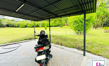 HERMOSA FINCA EN UN LOTE DE 6.060 M2 PLANOS