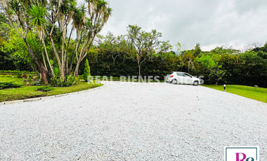 HERMOSA FINCA EN UN LOTE DE 6.060 M2 PLANOS