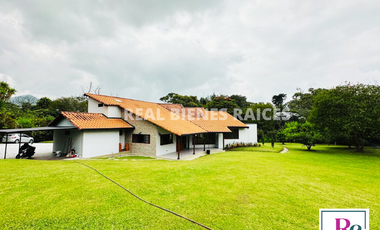 HERMOSA FINCA EN UN LOTE DE 6.060 M2 PLANOS