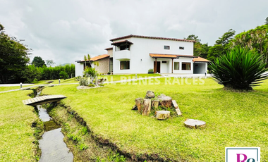 HERMOSA FINCA EN UN LOTE DE 6.060 M2 PLANOS