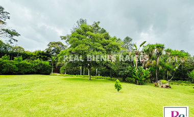 HERMOSA FINCA EN UN LOTE DE 6.060 M2 PLANOS