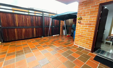 🏡 HERMOSA CASA EN UNIDAD ABIERTA – ESTRATO 4 ✨