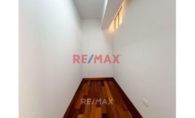 Venta De Gran Edificio Comercial En Plena Avenida, Límite Con Miraflores. (De Estreno)