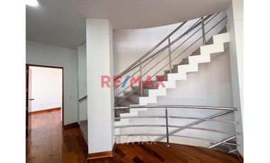 Venta De Gran Edificio Comercial En Plena Avenida, Límite Con Miraflores. (De Estreno)