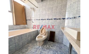 Venta De Gran Edificio Comercial En Plena Avenida, Límite Con Miraflores. (De Estreno)